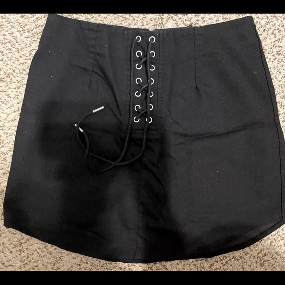 Black skirt with lace up front - Picture 2 of 2